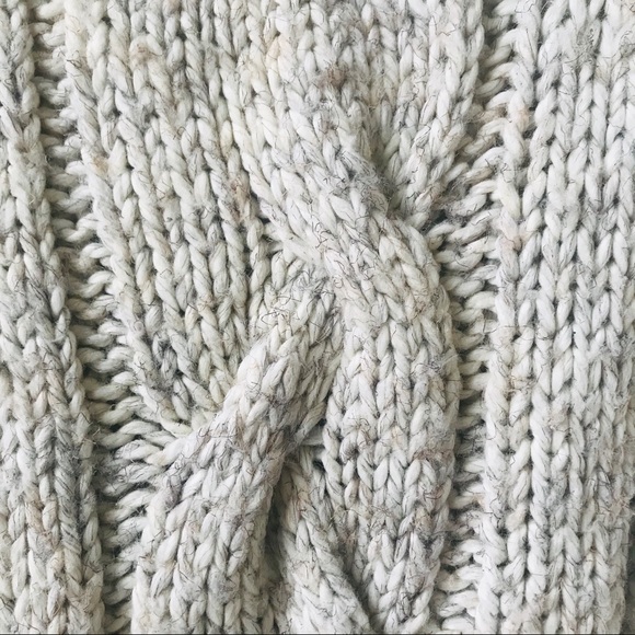 Vintage Hand Knit Chunky Sweater Size Med Oatmeal - Picture 2 of 11